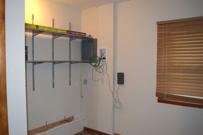 Building Photo - 416 Victoria Dr