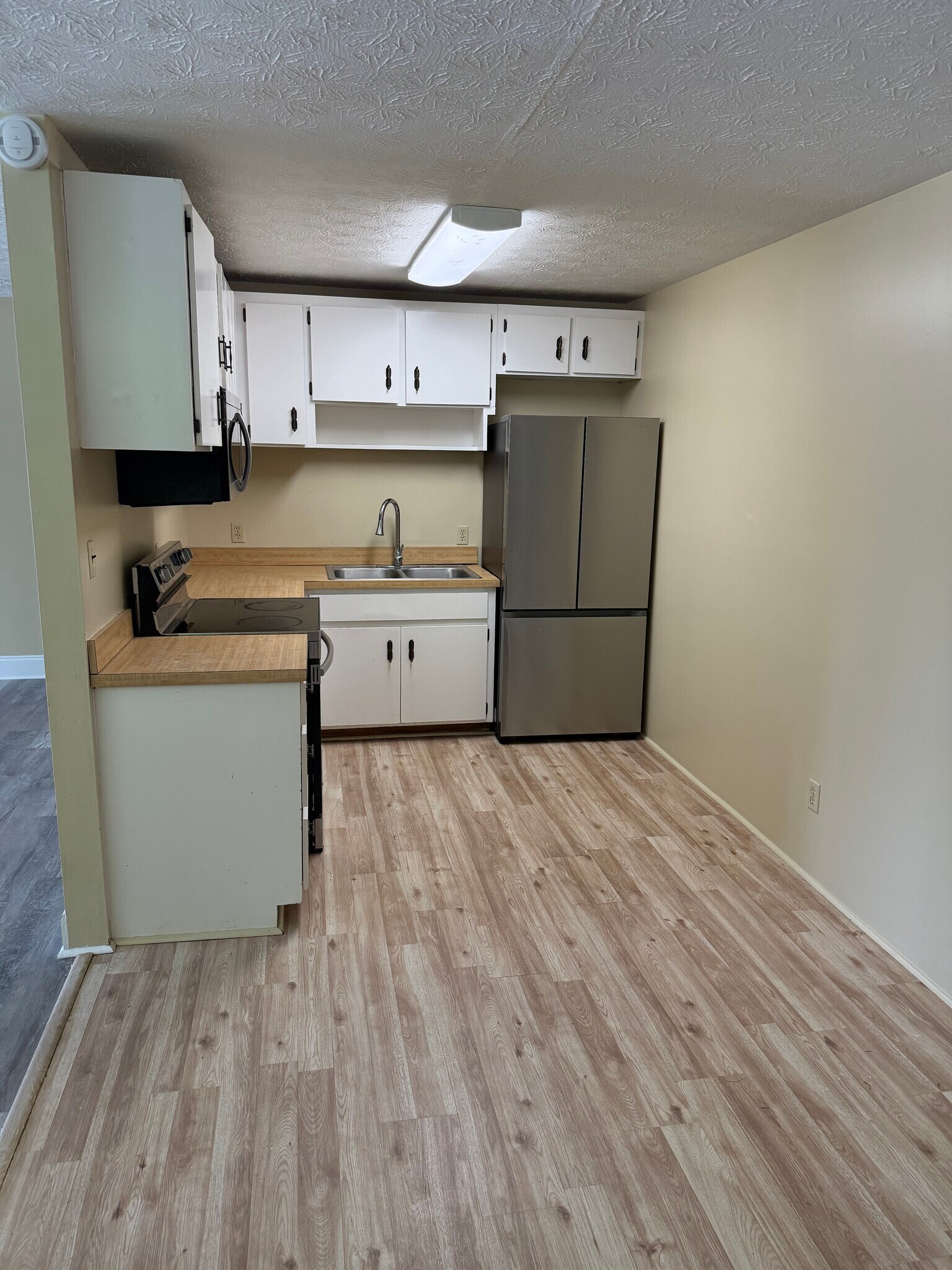 Building Photo - 2106 W Elm St
