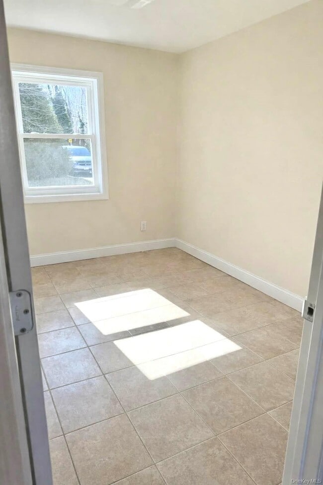 Building Photo - 31 Perry Ln