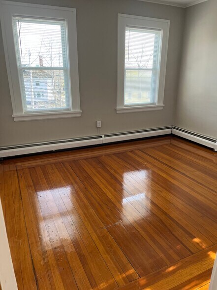 Building Photo - 40 Newcomb St