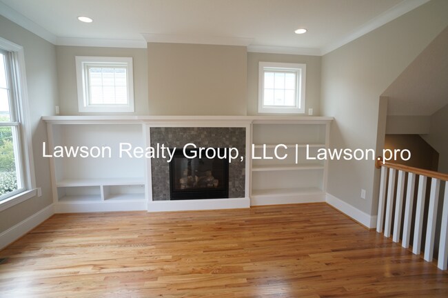 Building Photo - Upscale Three Bedroom in Colonial Green with Garage