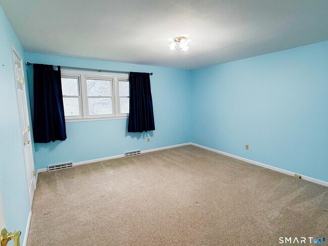 Building Photo - 16 Clearview Dr