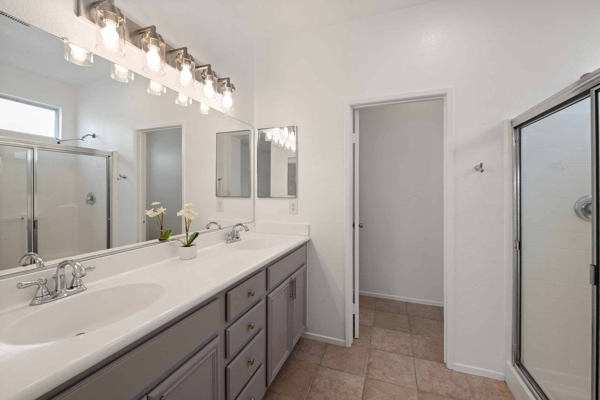 Primary Bedroom En Suite with Dual Faucets & Shower - 702 Summit Dr