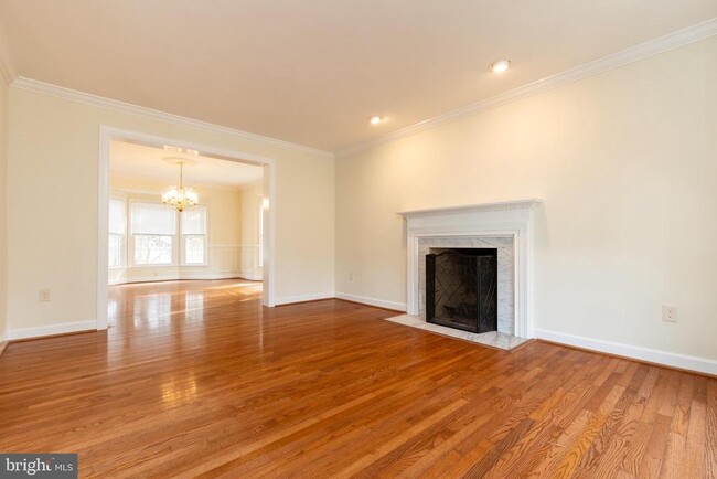 Building Photo - 14209 Floral Park Dr
