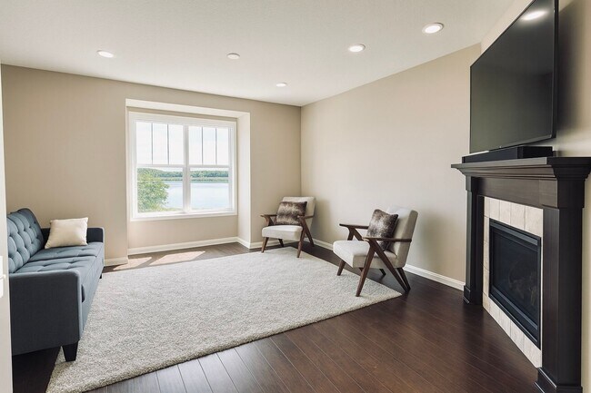 Building Photo - Updated 4bed/3bath Townhome in Prime Maple...