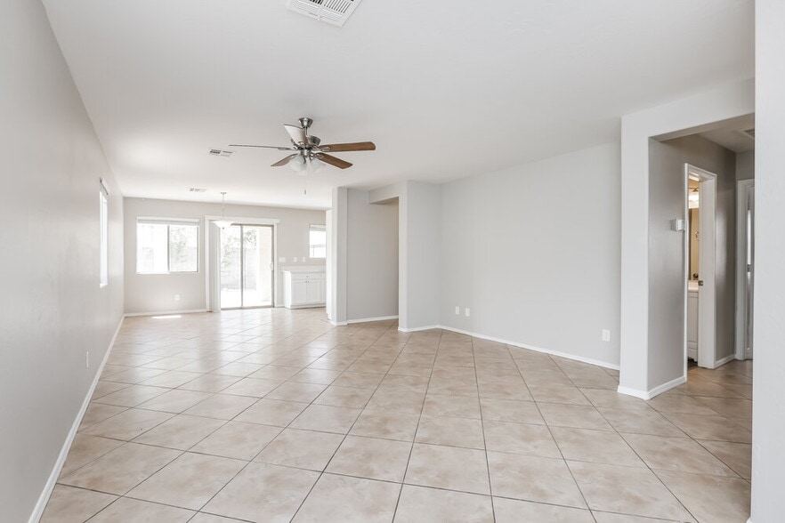 Building Photo - 2224 S 83rd Ln