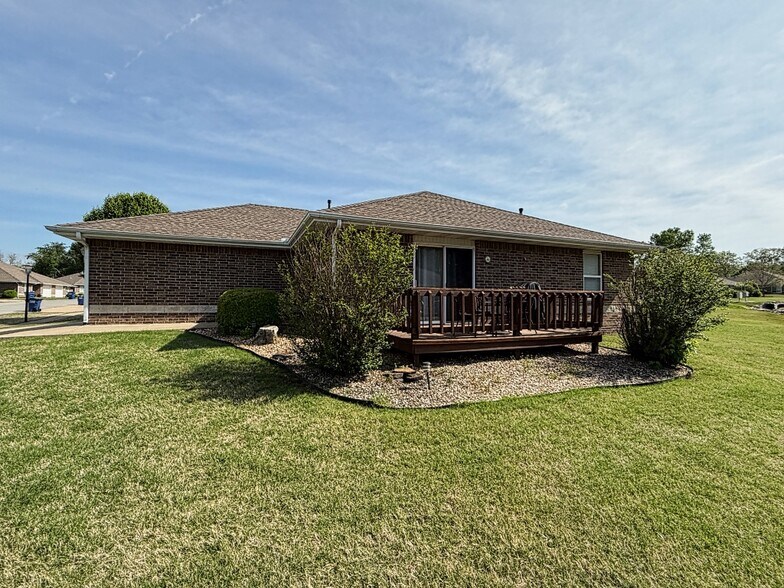 Building Photo - 1516 Meadowhill Dr