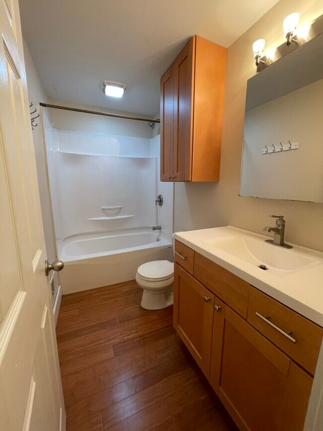 Building Photo - 524 7th Ave