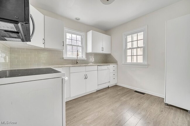 Building Photo - 1215 Sunford Ave SE