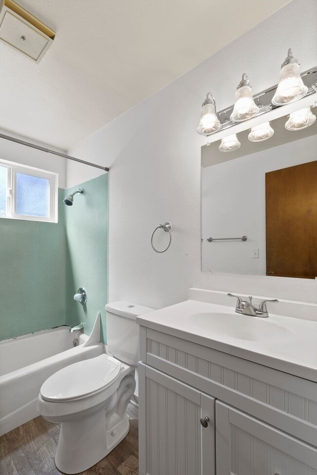 Building Photo - $1,500 - 2 Bed / 1 Bath - Recently Renovated in Private Setting