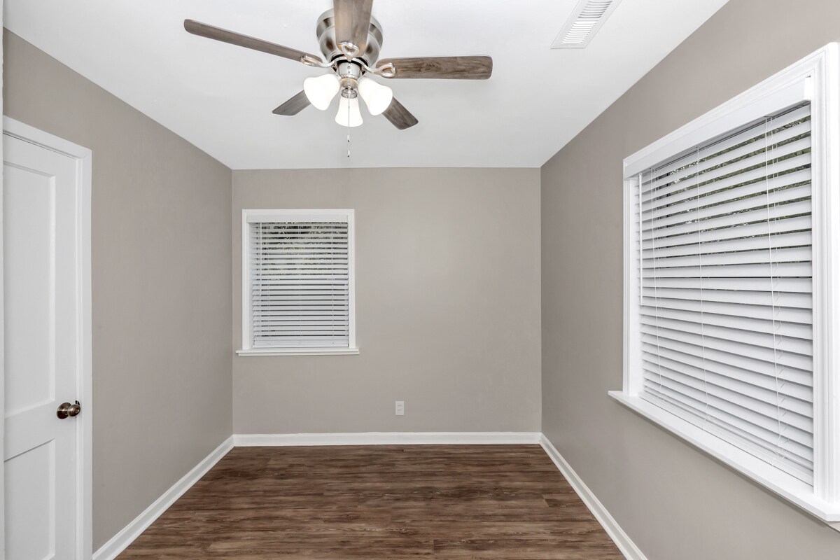 Building Photo - 4304 9th Ave SW