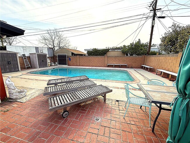 Building Photo - 7357 Cleon Ave