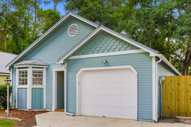 Building Photo - 1845 Alberta Ct N