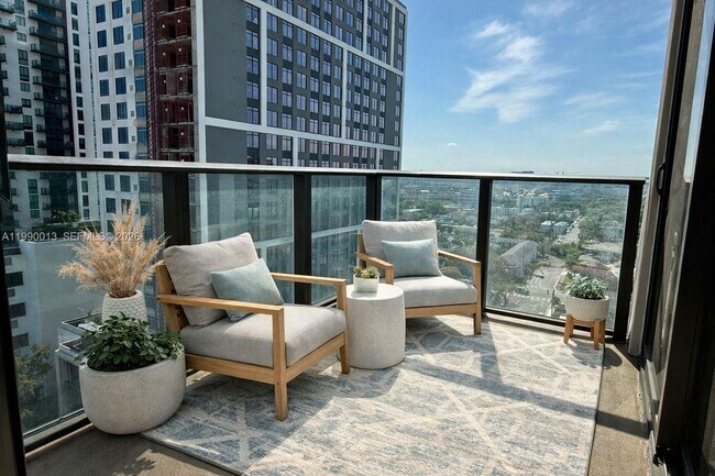 Building Photo - 1600 NE 1st Ave