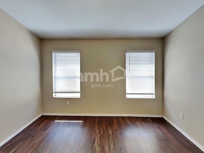 Building Photo - 720 S Ithica St