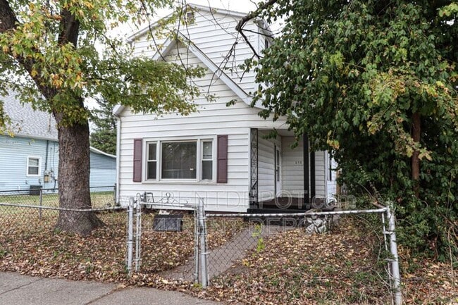 Primary Photo - 650 E Maryland St