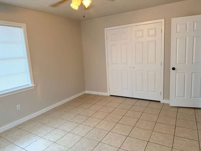 Building Photo - 435 S Beech St