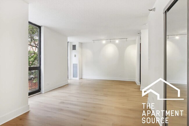 Building Photo - 1000 N La Salle Dr