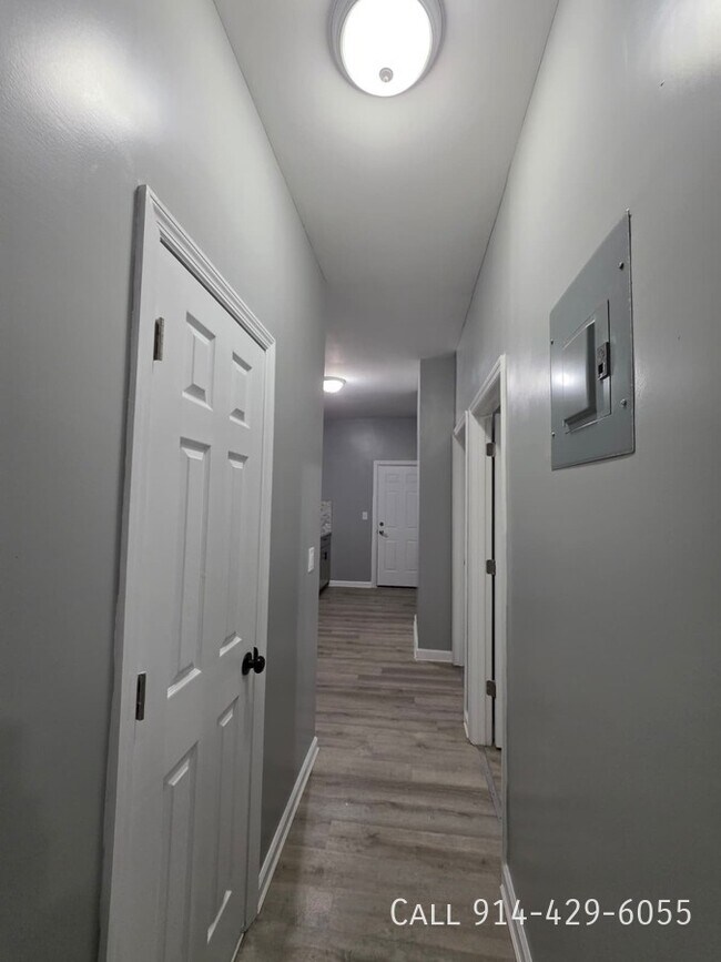 Building Photo - 94 Maple St