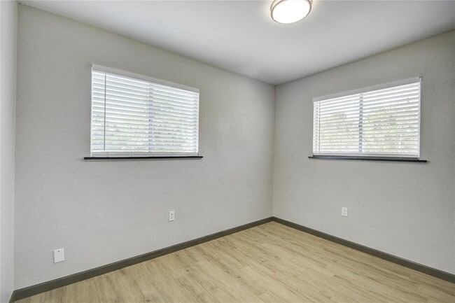 Building Photo - 2708 County Rd 686