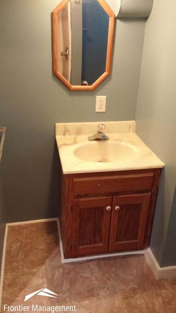 Building Photo - 626 Bertrand St