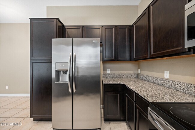 Building Photo - 1367 S Country Club Dr