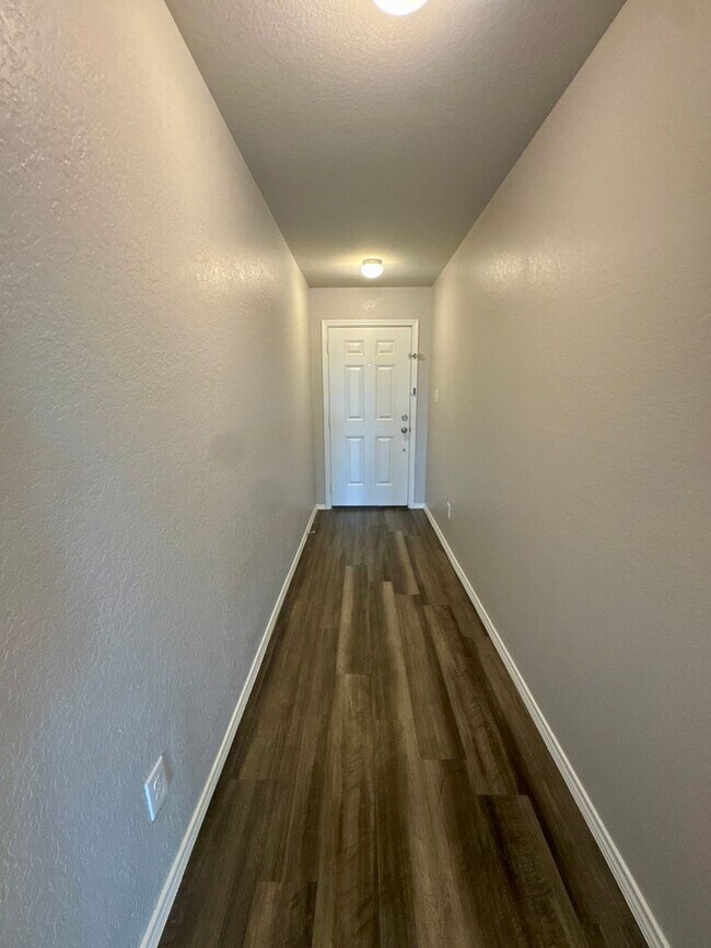 Building Photo - AVAILABLE IN BULVERDE!  In Hidden Trails S...