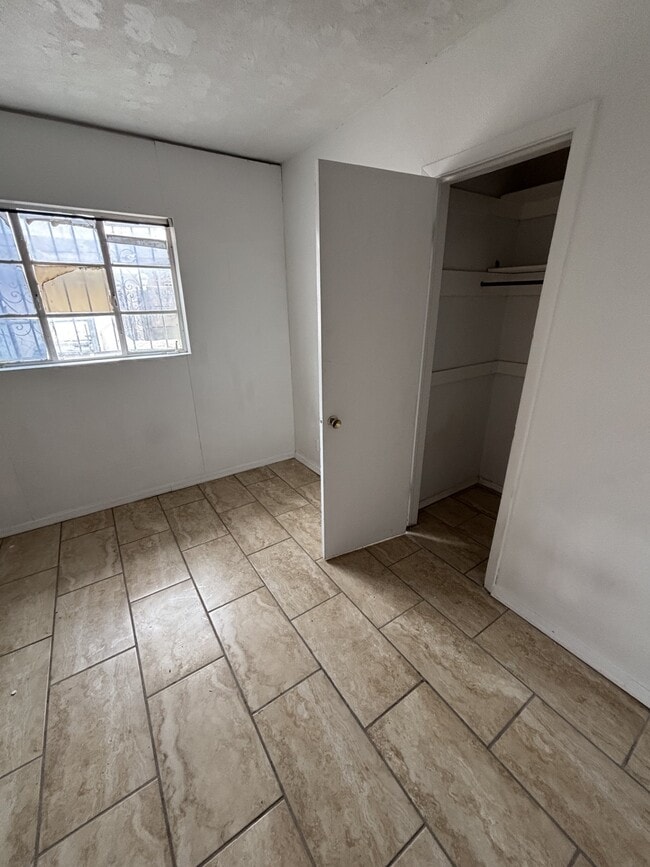 Building Photo - 604 Cortez Dr