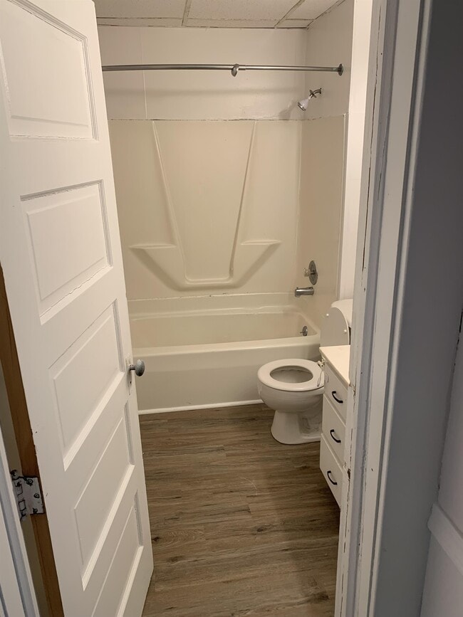 Building Photo - 412 Park St