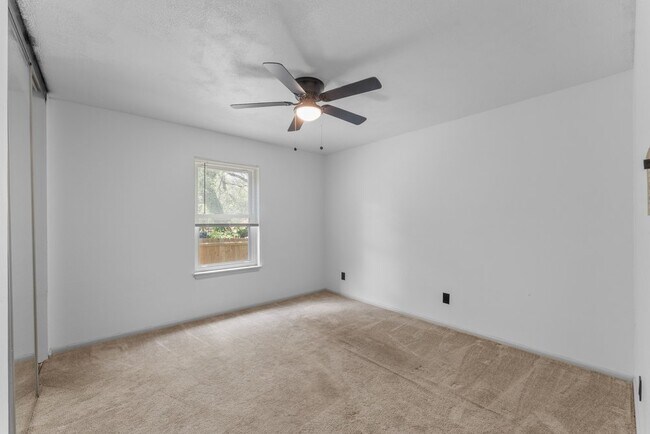 Building Photo - 2526 Town Briar St