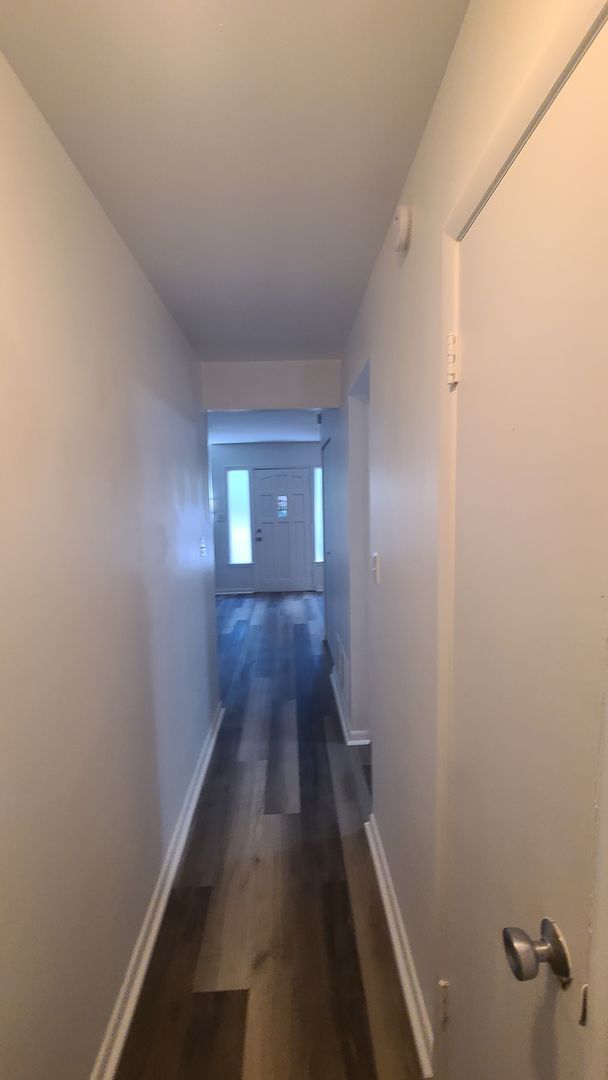 Building Photo - Fully Renovated 3/1 with huge fenced-in ba...