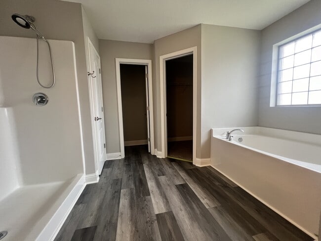 Building Photo - 3020 Crown Creek Cir