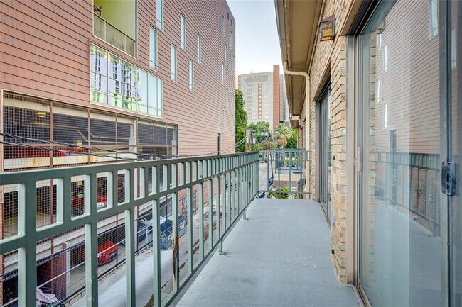 Building Photo - 1908 San Antonio St