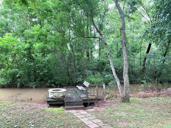 Building Photo - Lake Wildwood