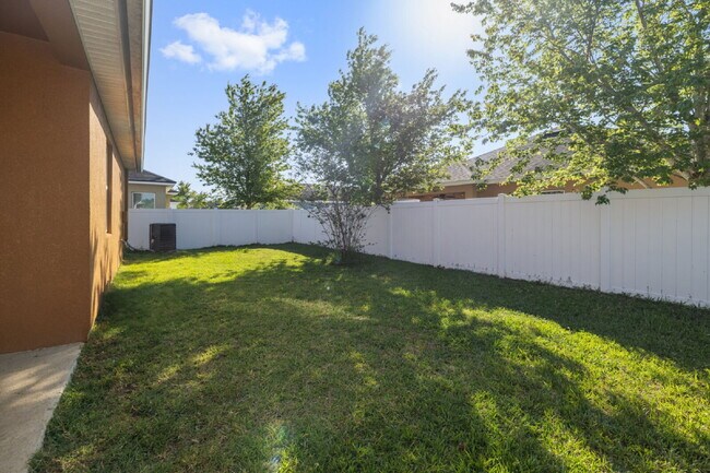 Building Photo - "Charming 3-Bedroom Retreat with Granite T...