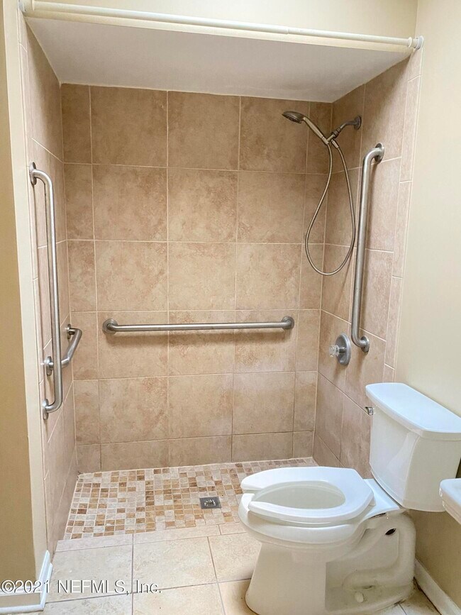 Building Photo - 4294 Tanglewilde Dr S