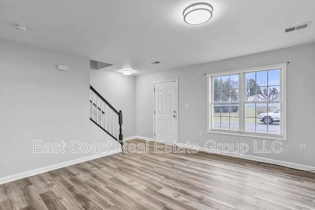 Building Photo - 119 E Rd