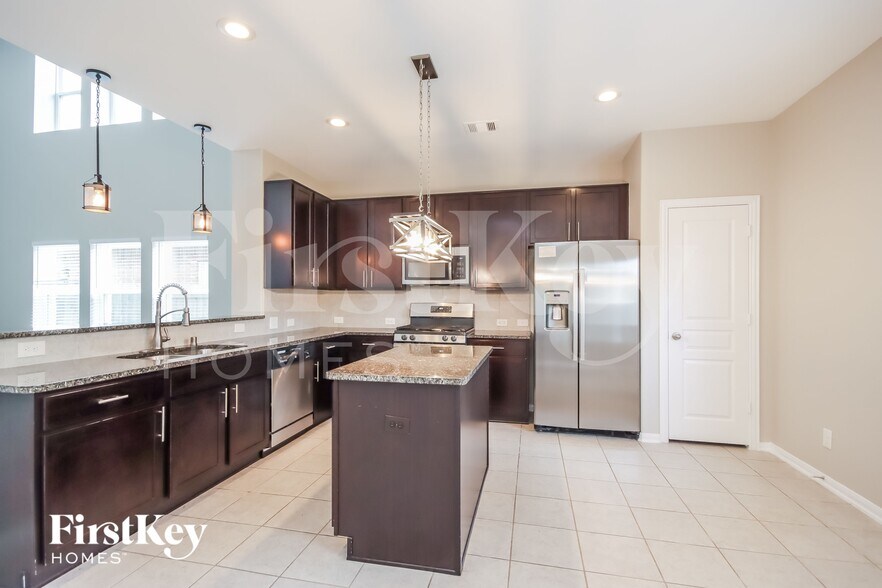 Building Photo - 10002 Chase Ct