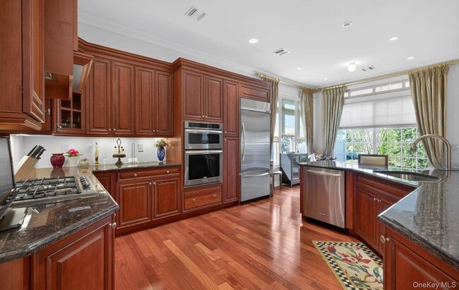 Building Photo - 702 Equestrian Way