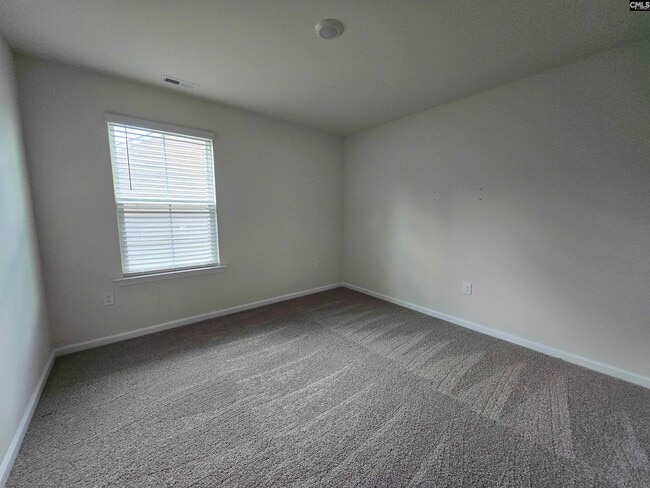 Building Photo - 482 Delahays Rd