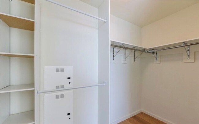 Building Photo - 889 Francisco St