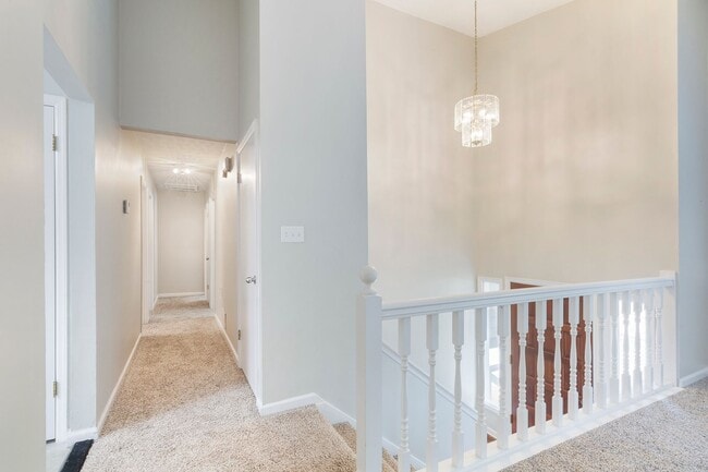 Building Photo - Spacious 3/2.5 Split Level w/ Large Bonus Room and Private Backyard!
