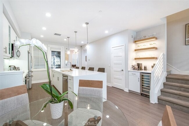 Building Photo - 10 Brownstone Way