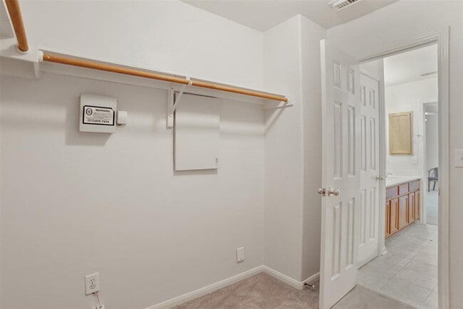 Building Photo - 1617 Gaylord Dr