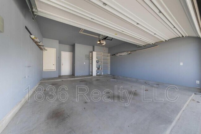 Building Photo - 1816 Big Bend Dr