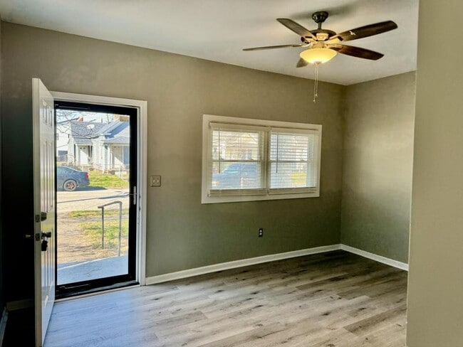 Building Photo - 520 Wainwright Ave