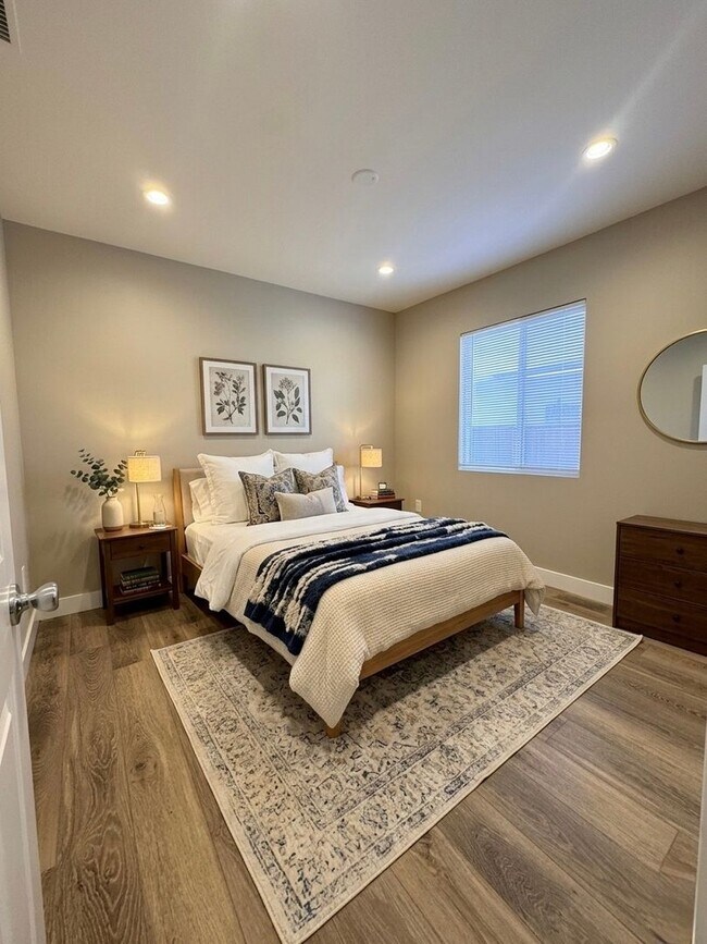 Building Photo - 874-876 North Orange St