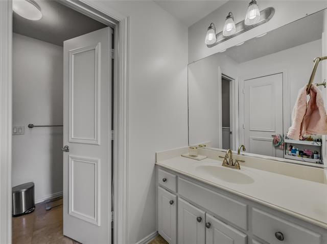 Building Photo - 5725 Meadowhaven Dr
