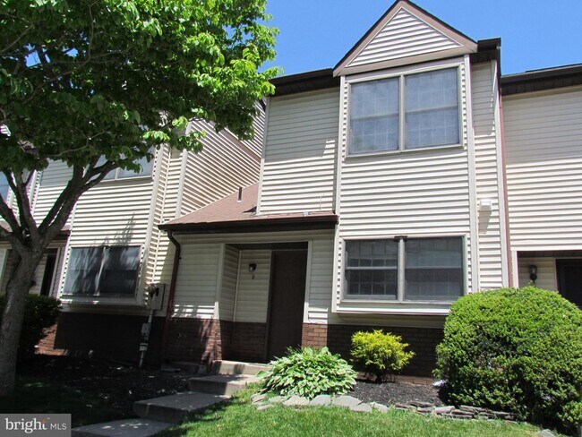 Primary Photo - 9 Cohanzick Ct