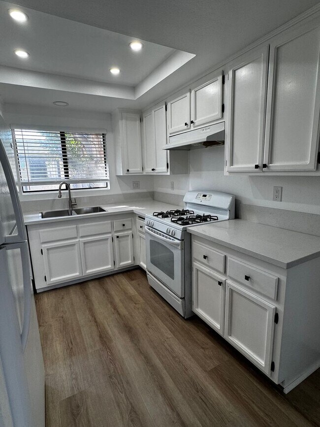 Building Photo - Maple Apartments